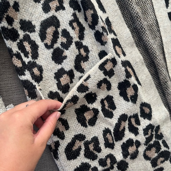 American Eagle Oversized Leopard Cardigan. Super Soft! Size XXS - Picture 6 of 13